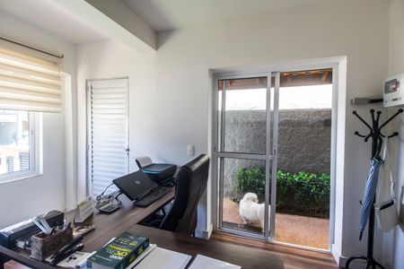 Casa de condomínio à venda com 360m², 4 quartos e 4 vagasEscritório