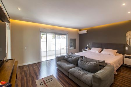 Casa de condomínio à venda com 360m², 4 quartos e 4 vagasSuíte master