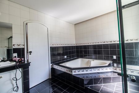 Casa de condomínio à venda com 360m², 4 quartos e 4 vagasBanheiro da Suíte 1