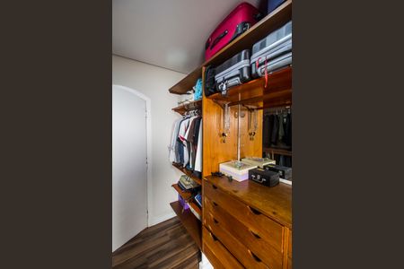 Casa de condomínio à venda com 360m², 4 quartos e 4 vagasCloset da suíte 1