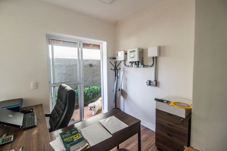 Casa de condomínio à venda com 360m², 4 quartos e 4 vagasEscritório