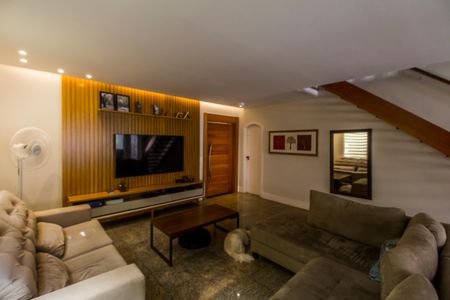 Casa de condomínio à venda com 360m², 4 quartos e 4 vagasSala de TV