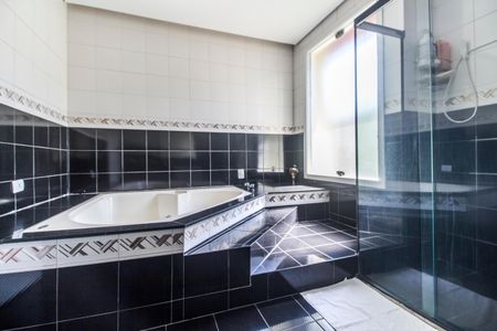 Casa de condomínio à venda com 360m², 4 quartos e 4 vagasBanheiro da Suíte 1