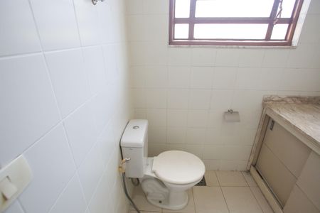 Casa à venda com 350m², 5 quartos e 6 vagasBanheiro da Suíte