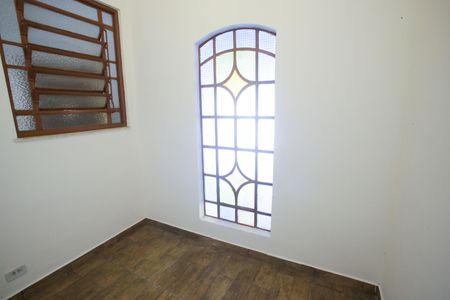 Casa à venda com 350m², 5 quartos e 6 vagasQuarto de Serviço