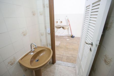 Casa à venda com 350m², 5 quartos e 6 vagasBanheiro de Serviço