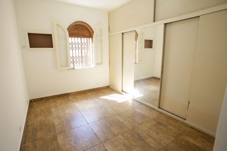 Casa à venda com 350m², 5 quartos e 6 vagasSuíte