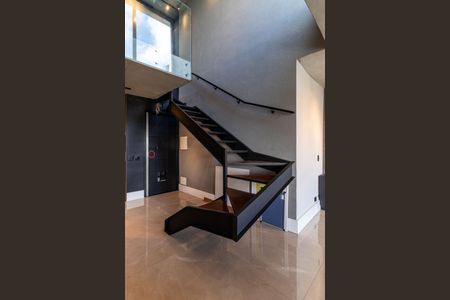 Apartamento à venda com 140m², 2 quartos e 2 vagasEscada