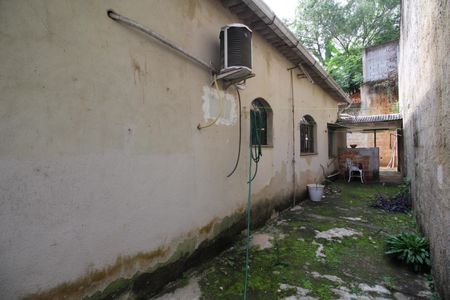 Casa de condomínio à venda com 52m², 3 quartos e 2 vagasFundos