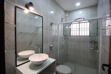 Casa de condomínio à venda com 52m², 3 quartos e 2 vagasBanheiro Social