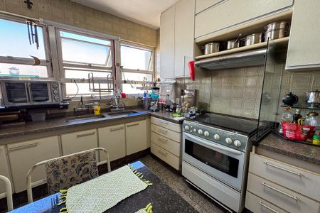 Apartamento à venda com 200m², 4 quartos e 2 vagasCozinha