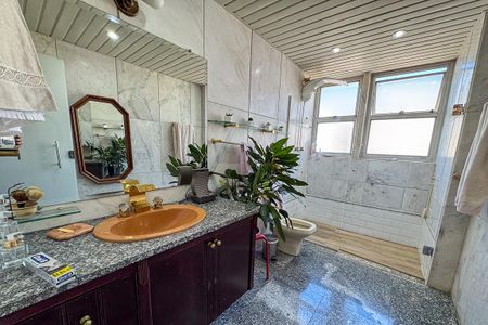 Apartamento à venda com 200m², 4 quartos e 2 vagasBanheiro 1