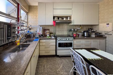Apartamento à venda com 200m², 4 quartos e 2 vagasCozinha