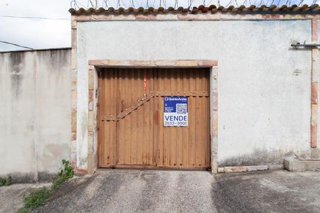 Casa à venda com 250m², 3 quartos e 3 vagas Casa à venda com 250m², 3 quartos e 3 vagasPlaquinha Instalada