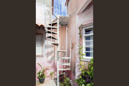 Casa à venda com 250m², 3 quartos e 3 vagas Casa à venda com 250m², 3 quartos e 3 vagasEscada para Terraço