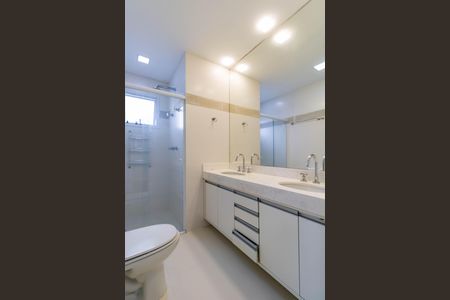 Apartamento à venda com 153m², 3 quartos e 3 vagas Apartamento à venda com 153m², 3 quartos e 3 vagasBanheiro da Suíte