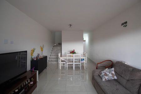 Casa à venda com 180m², 3 quartos e 3 vagas Casa à venda com 180m², 3 quartos e 3 vagasSala