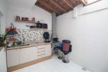 Casa à venda com 180m², 3 quartos e 3 vagas Casa à venda com 180m², 3 quartos e 3 vagasChurrasqueira