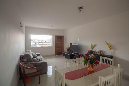 Casa à venda com 180m², 3 quartos e 3 vagas Casa à venda com 180m², 3 quartos e 3 vagasSala
