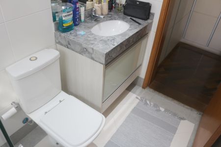 Apartamento à venda com 254m², 3 quartos e 6 vagasBanheiro da Suíte 2