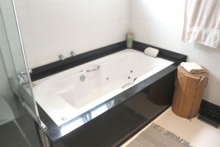 Apartamento à venda com 254m², 3 quartos e 6 vagasBanheiro da Suíte 1