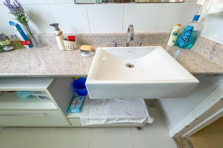 Casa à venda com 237m², 3 quartos e 2 vagasBanheiro