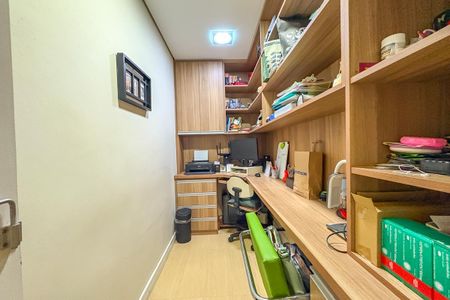 Casa à venda com 237m², 3 quartos e 2 vagasEscritório