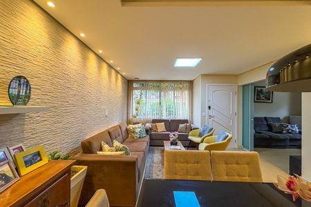 Casa à venda com 237m², 3 quartos e 2 vagasSala