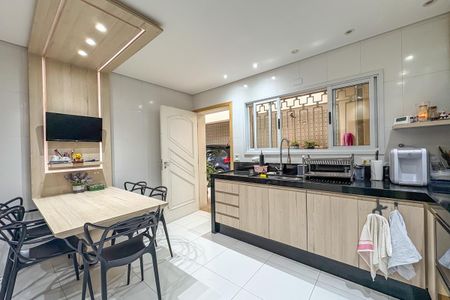 Casa à venda com 237m², 3 quartos e 2 vagasCozinha