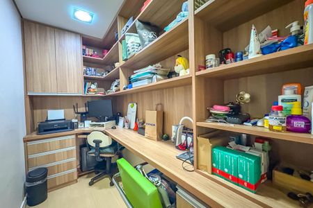 Casa à venda com 237m², 3 quartos e 2 vagasEscritório