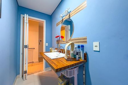 Casa à venda com 237m², 3 quartos e 2 vagasLavabo