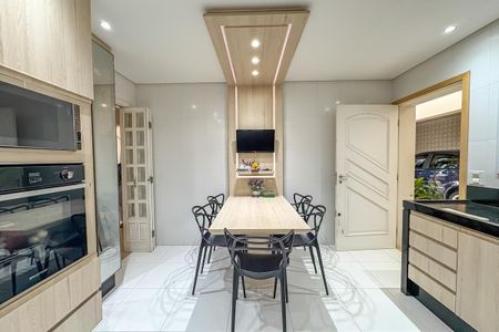 Casa à venda com 237m², 3 quartos e 2 vagasCozinha