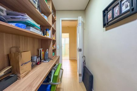 Casa à venda com 237m², 3 quartos e 2 vagasEscritório