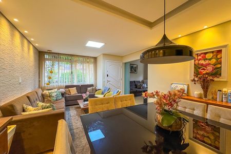 Casa à venda com 237m², 3 quartos e 2 vagasSala