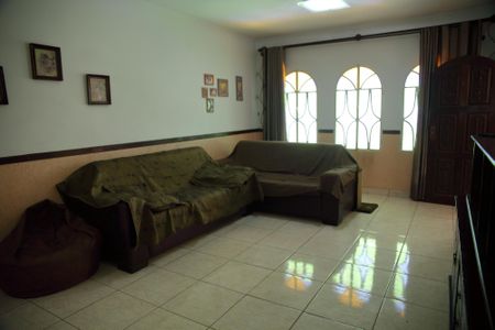 Casa à venda com 212m², 3 quartos e 2 vagasSala