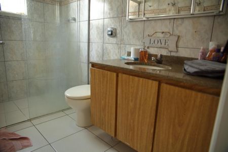 Casa à venda com 212m², 3 quartos e 2 vagasBanheiro dos Quartos