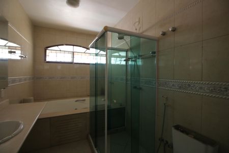 Casa de condomínio à venda com 240m², 5 quartos e 3 vagasBanheiro da Suíte 2
