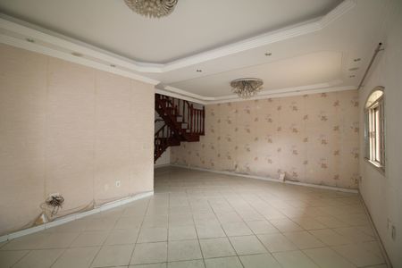 Casa de condomínio à venda com 240m², 5 quartos e 3 vagasSala