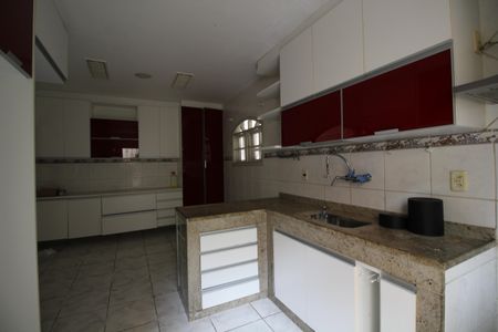 Casa de condomínio à venda com 240m², 5 quartos e 3 vagasCozinha