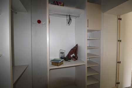 Casa de condomínio à venda com 240m², 5 quartos e 3 vagasSuíte 2