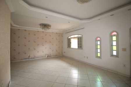 Casa de condomínio à venda com 240m², 5 quartos e 3 vagasSala