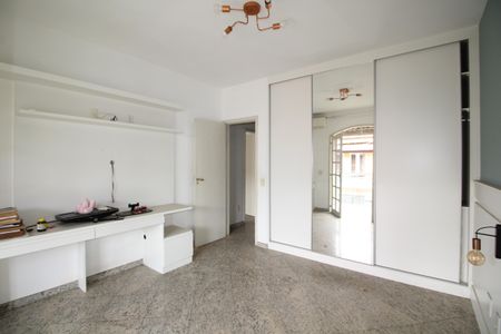 Casa de condomínio à venda com 240m², 5 quartos e 3 vagasQuarto 3