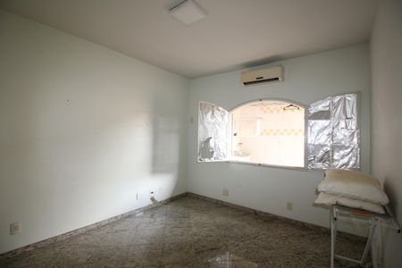 Casa de condomínio à venda com 240m², 5 quartos e 3 vagasQuarto 2