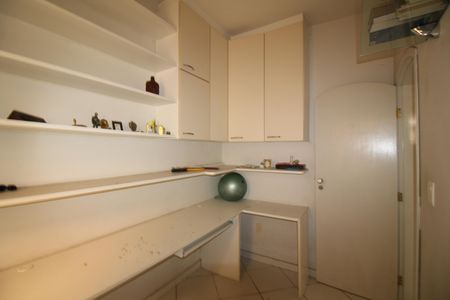 Casa de condomínio à venda com 240m², 5 quartos e 3 vagasQuarto 1