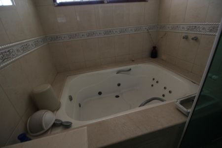 Casa de condomínio à venda com 240m², 5 quartos e 3 vagasBanheiro da Suíte 2