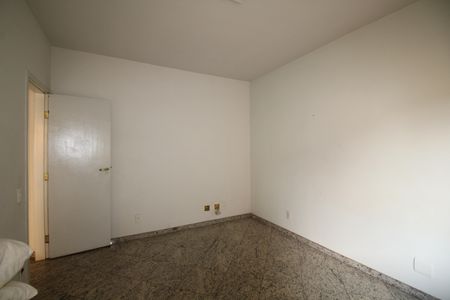 Casa de condomínio à venda com 240m², 5 quartos e 3 vagasQuarto 2