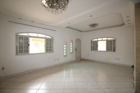 Casa de condomínio à venda com 240m², 5 quartos e 3 vagasSala
