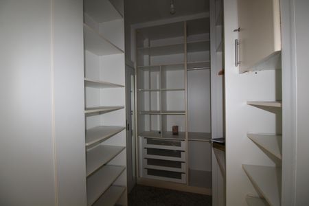 Casa de condomínio à venda com 240m², 5 quartos e 3 vagasSuíte 2