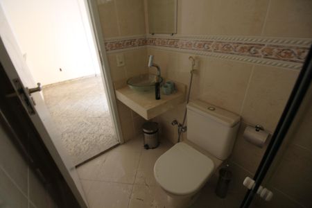 Casa de condomínio à venda com 240m², 5 quartos e 3 vagasBanheiro da Suíte