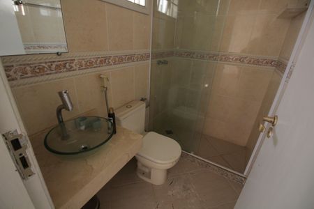 Casa de condomínio à venda com 240m², 5 quartos e 3 vagasBanheiro da Suíte